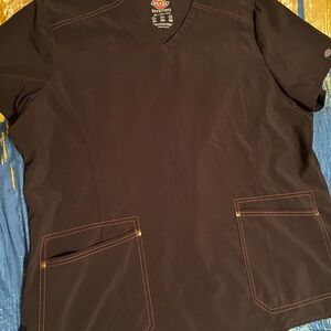 Dickies Riveting Women's V-neck Scrub Top